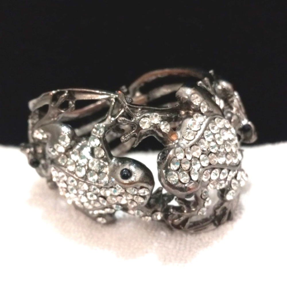 Dk Silver Tone Frog Braclet W/ Rhinestones